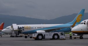 트리부반 국제공항의 보잉 737-800