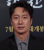 박해일은 2022년 영화 《한산》에서 이순신을 연기했다.