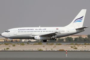 알 나세르 항공의 보잉 737-200이 아랍에미리트 두바이 국제공항에 주기되어 있다.