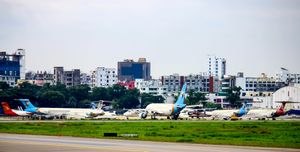 2020년 샤잘랄 국제공항에 방치된 유나이티드 항공기