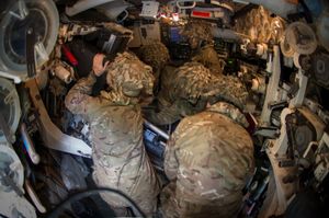 2015년 스틸 세이버 훈련 중 AS-90 내부