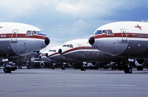 1979년 취리히 공항에 착륙한 스위스 항공의 운항 중단된 DC-10 기종