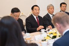 세이마 의장 이나라 무르니에체가 2018년 7월 6일 장칭리를 만났다.