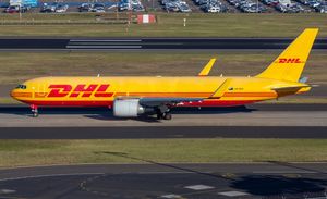 타스만 카고 항공의 보잉 767-300ERF가 시드니 공항에서 택싱하고 있다.