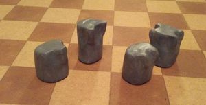 왼쪽부터: 파라스(말), 주라파(기린), 필(코끼리), 탈리아(초병)