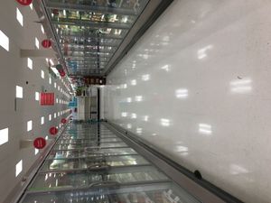 캘리포니아 더블린의 타겟 매장 내부 식료품 코너