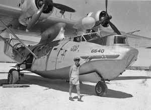 1953년 Tern Island에 있는 미국 해안 경비대 PBY-5A
