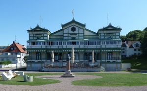 1980년 여름에 뮤직 비디오가 촬영된 마르스트란드 타운의 Societetshuset