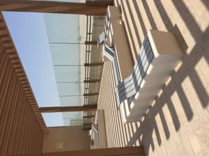 페르시아만을 조망할 수 있는 NYUAD 하이 라인의 공공 공간