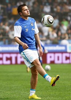 파이줄린이 2010년 5월 2일 사투른과의 원정 경기에서 0-1로 승리하기 전 몸을 풀고 있다