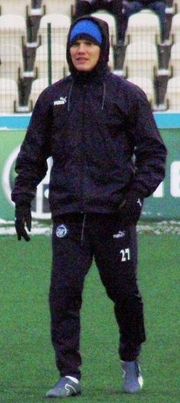 데니소프가 제니트를 위해 몸을 풀고 있다.