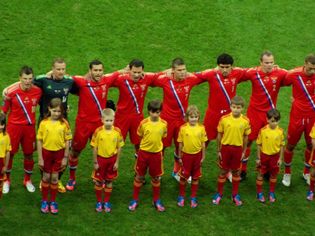 데니소프(7번), 폴란드와의 유럽 선수권 대회 경기에서 러시아 대표로 출전