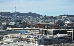 샌프란시스코 디자인 지구에 있는 CCA 캠퍼스(아래 전경)