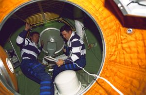 세르게이 K. 크리칼레프와 로버트 D. 카바나, 1998년 12월