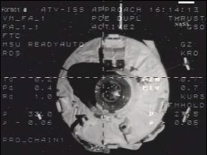 국제 우주 정거장(ISS)에 접근한 ATV. 데모 데이 2에서 ISS에서 수 미터 거리에 있었다.