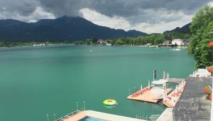 장크트볼프강의 가스토프 바이세스 뢰슬에서 바라본 볼프강 호수