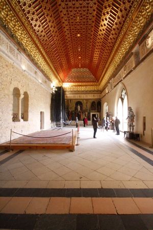 갤리 홀, 배경에 이사벨 1세 (카스티야)의 대관식 벽화