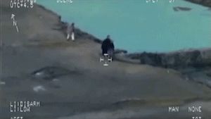 아프가니스탄에서 미군 정찰 드론이 촬영한 영상으로, 탈레반으로 추정되는 기관총 조작반을 상대로 한 A-10 30mm GAU-8의 사격 장면.