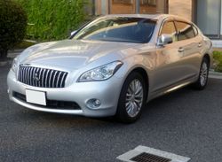 미쓰비시 디그니티 정측면