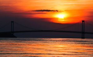 앙고스투라 다리는 시우다드볼리바르의 오리노코 강 위에 위치해 있으며, 도시를 베네수엘라의 다른 지역과 연결한다.