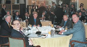 2000년 정상 회담에 참석한 5개 상임 이사국 지도자들. 앞줄 왼쪽부터 시계 방향으로 장쩌민 중화인민공화국 주석, 빌 클린턴 미국 대통령, 토니 블레어 영국 총리, 블라디미르 푸틴 러시아 대통령, 자크 시라크 프랑스 대통령.