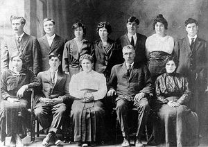 매디슨 헤밍스의 손녀 에마 보이드 영과 그녀의 가족, 약 1915년