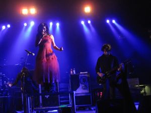  2010년에 공연하는 플라이리프