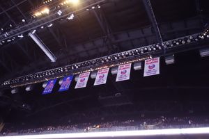 1980년부터 1984년까지의 뉴욕 아일랜더스 왕조 시절의 챔피언십 배너