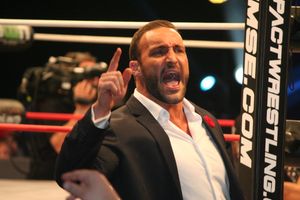 2017년 11월의 크리스 아도니스