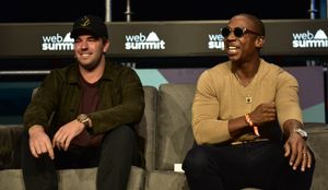 2016 웹 서밋에서 빌리 맥팔랜드(왼쪽)와 자 룰(오른쪽)