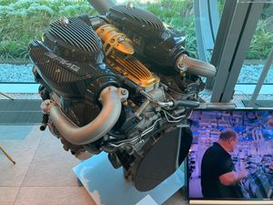 메르세데스-AMG M158 V12 (기어박스 측면)