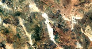 2017년 7월 3일 캘리포니아주 데스 밸리의 Sentinel-2 진실 색상 위성 사진, 축척 1:250,000.