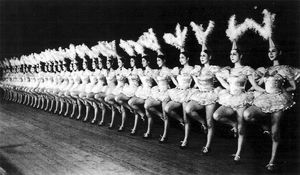 1951년 「가을 춤」 아토믹 걸스