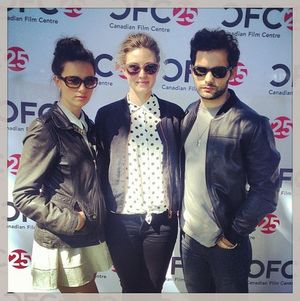 2013년 브로슈 (가운데)