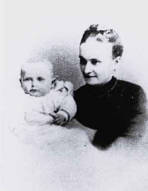 콘라트 파이트와 그의 어머니 아멜리에, 1893년