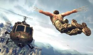 울버린이 적 헬리콥터를 향해 돌진한다.