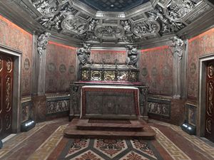 성 카를로 보로메오의 묘소