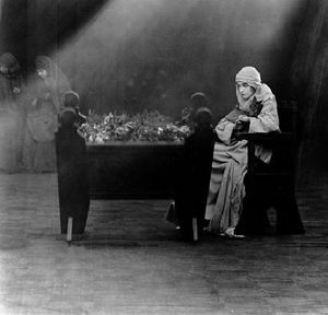 릴리언 기시 - "영원한 어머니" 역