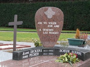 벨기에 와브르 브라반트주에 있는 셰레몽 묘지에 있는 데케르스와 페셰의 묘