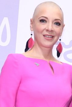 2017년 5월 세계 난소암의 날 멕시코시티 컨퍼런스에서 암 치료로 인한 탈모를 보인 곤살레스