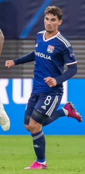 2019년 챔피언스리그 경기에서 RB 라이프치히를 상대로 리옹에서 뛰고 있는 아우아르