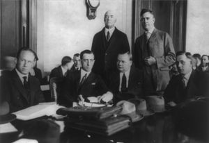 1921년 11월, 첫 재판에서 아버클과 변호인들