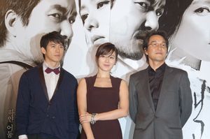 주연 배우인 고수, 손예진, 한석규 (2009)