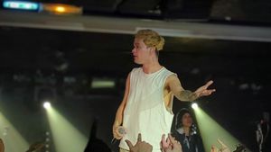 2024년 유럽 헤드라인 투어에서 프랑스 파리에서 라이브 공연을 펼치는 Coldrain