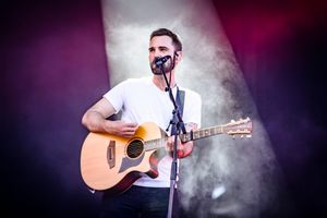 조니 맥데이드는 스튜디오에서 객원 뮤지션 및 작곡가로 활동한 후 2011년 그룹에 합류했다.