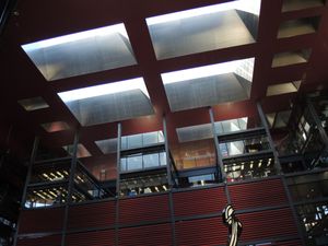 장 누벨 건물 내부