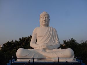 라투르 부다 가든 사원의 부처 조각상