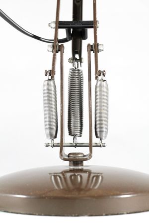 앵글포이즈 90 램프의 스프링 근접 촬영