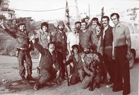 1976년 윌리엄 하위와 카타이브 규제군 민병대원들이 텔 알 자타르에 있다.