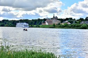 스타라야 라도가 인근 강 위의 유람선